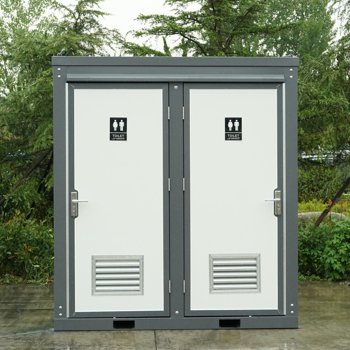 Baño portátil con 2 cubículos privados de inodoro